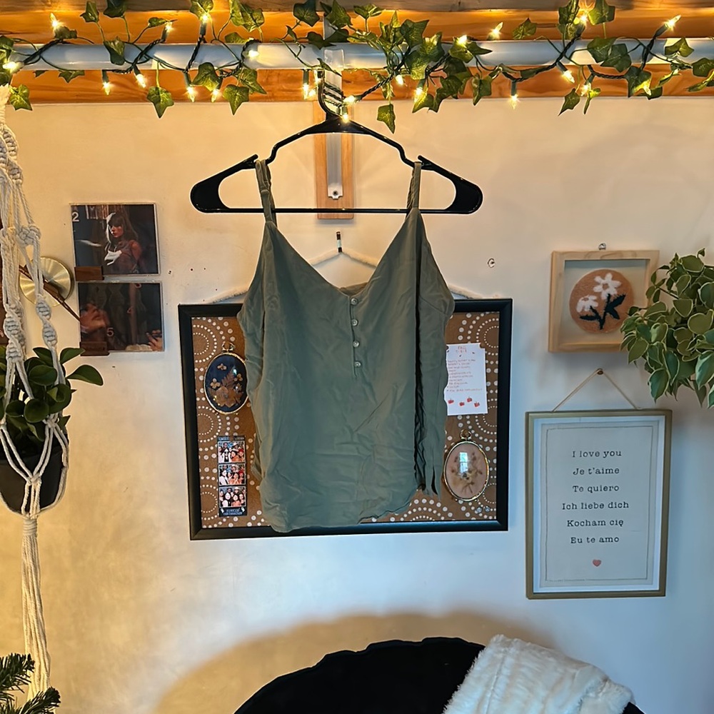 green tank with buttons